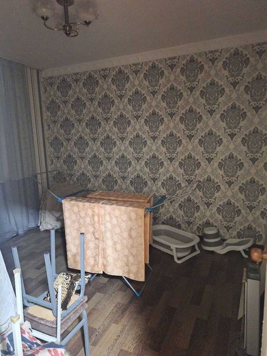 Сдается 3 комнатная квартира на 2 этаже в 4 этажном доме на Джуне