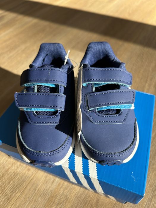 Нови Adidas, размер 21