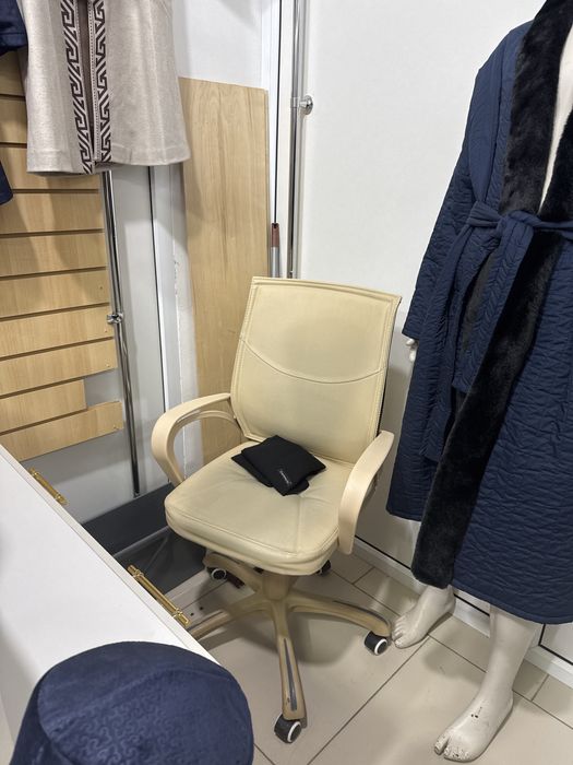 Продам бутик ТД Мега шыгыс 0 этаж