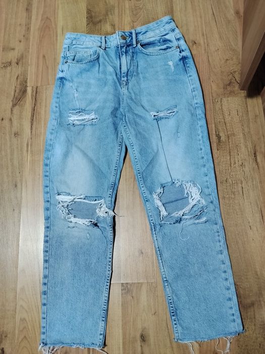 Blugi wide leg decupați in genunchi Zara