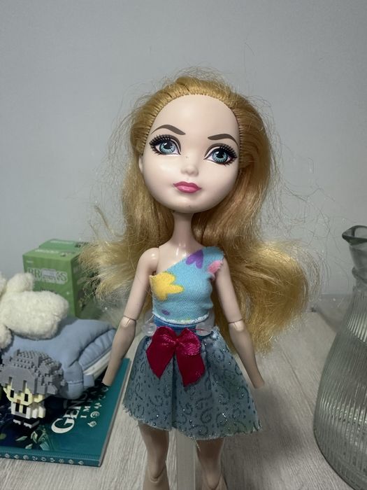 Кукла “Ever After High” Эппл Уайт
