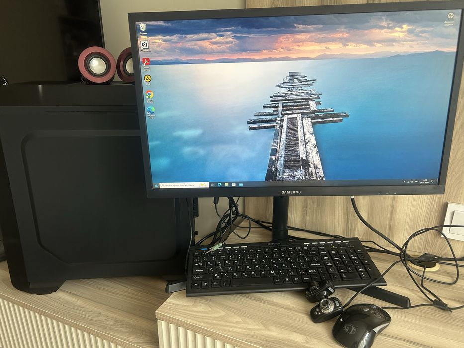 Системный блок , монитор, клавиатура , мышка, колонки, видеокамера