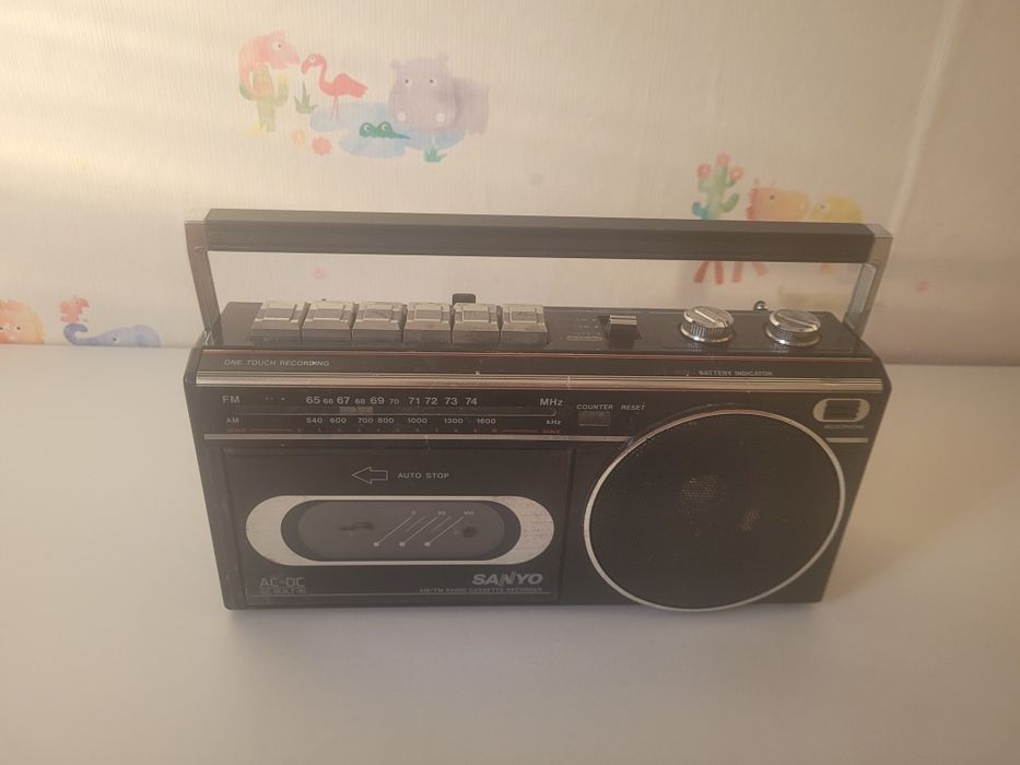 Продам Sanyo магнитофон m2670f