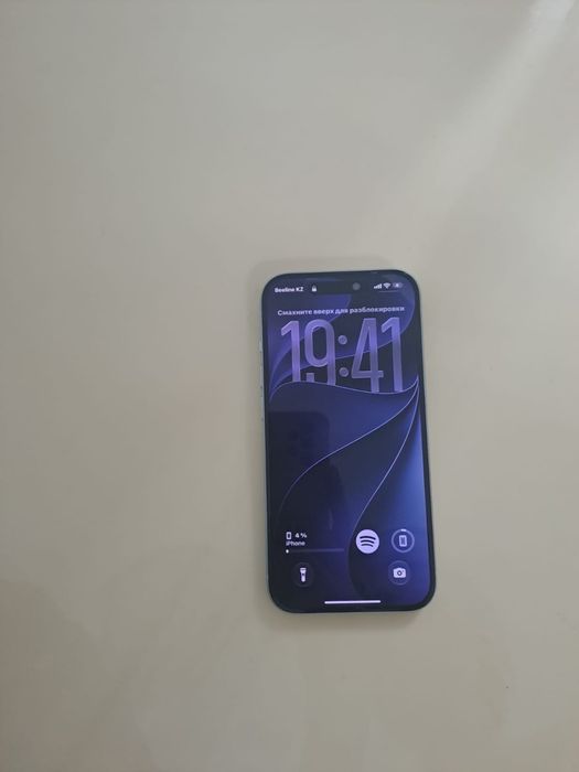 Iphone 15 зеленый свет