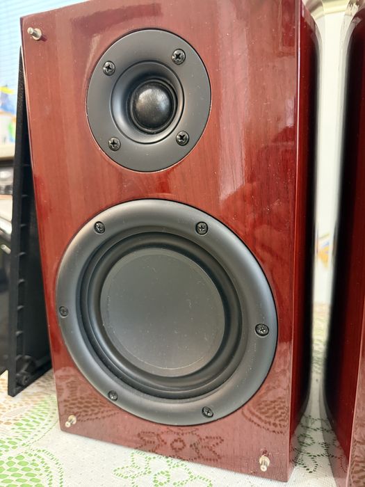 Тонколони Akai AMD75
