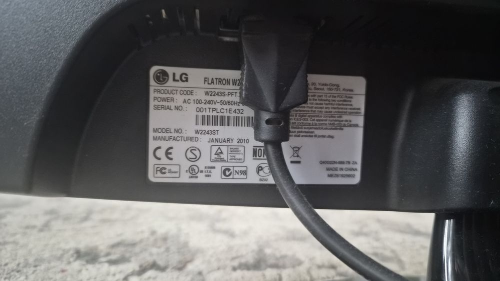 Монитор LG Flatron 22 инча