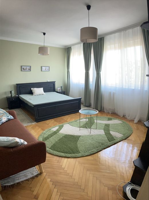 De inchiriat apartament foarte spatios, cu o camera.