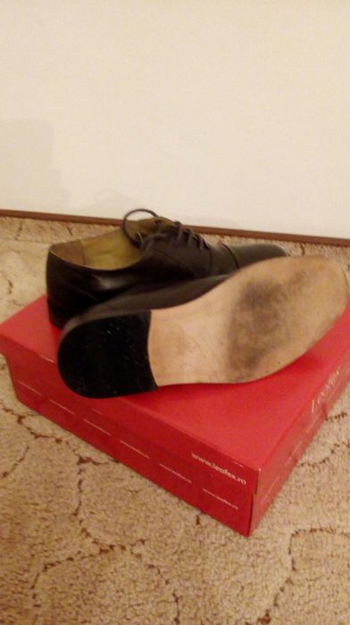 Vând pantofi piele bărbați