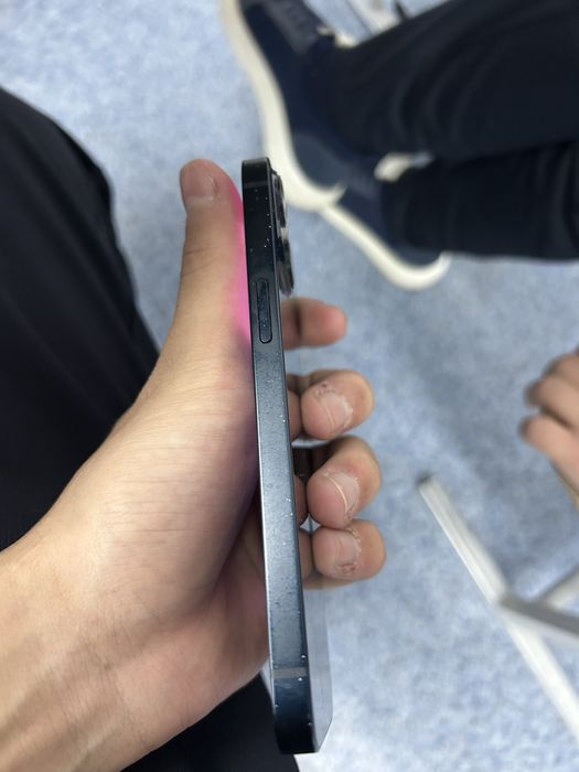 Продам Iphone 13