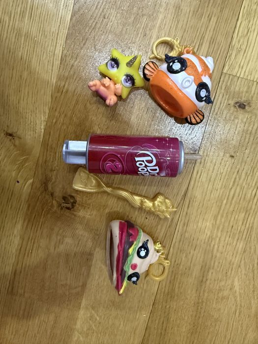 Набор  разных  игрушек