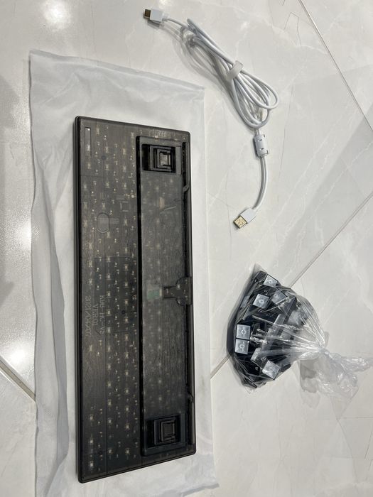 Механична клавиатура 980 DYI basis kit hot swappable, БЕЗ суичове