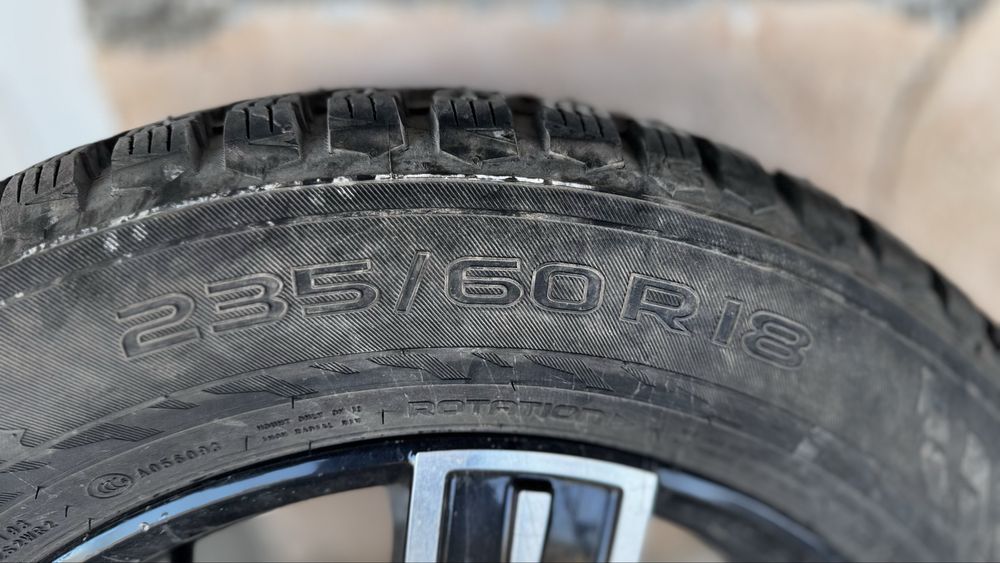 продается комплект шины с дисками 235/60 R18