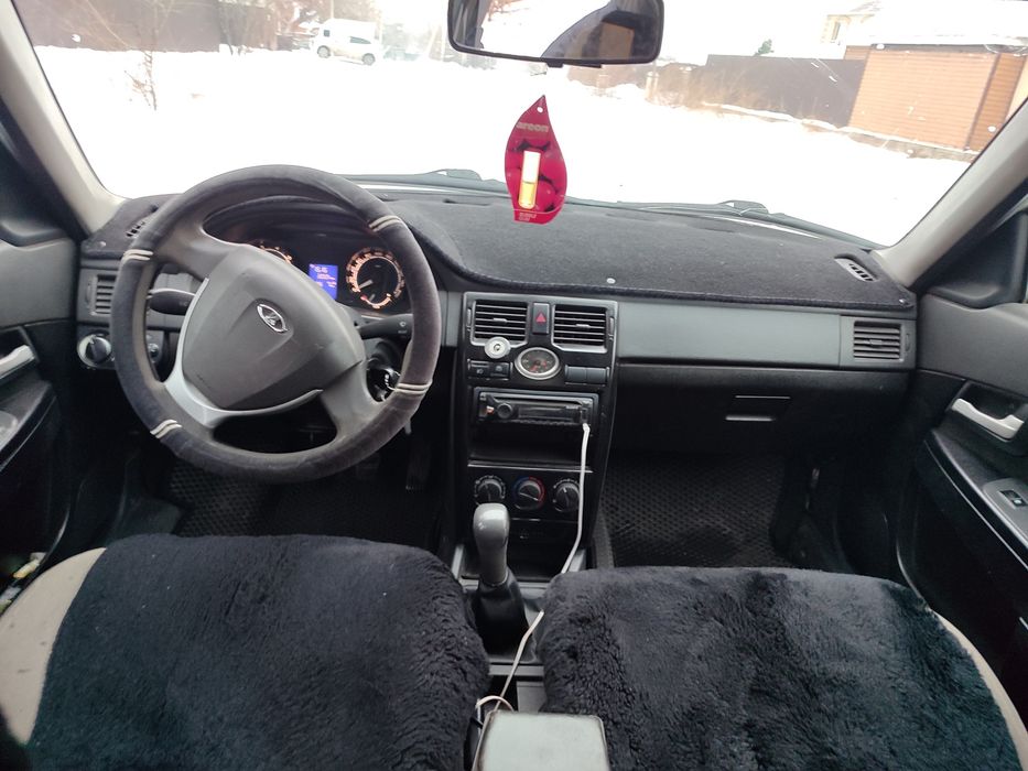 Приора хэтчбек 2012 год