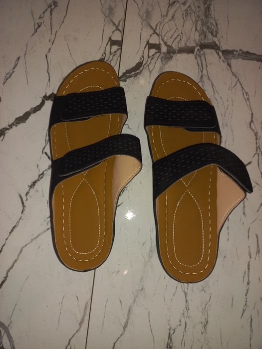 Papuci/șlapi cu scai