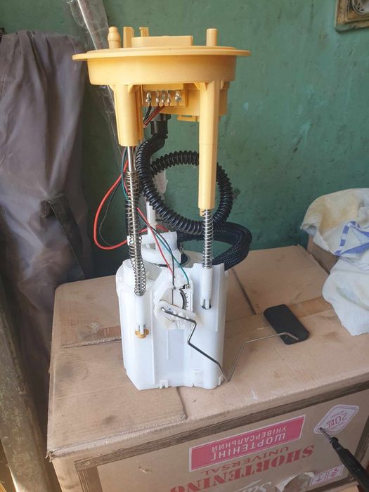 Подкачваща помпа в резервоар WV Tiguan