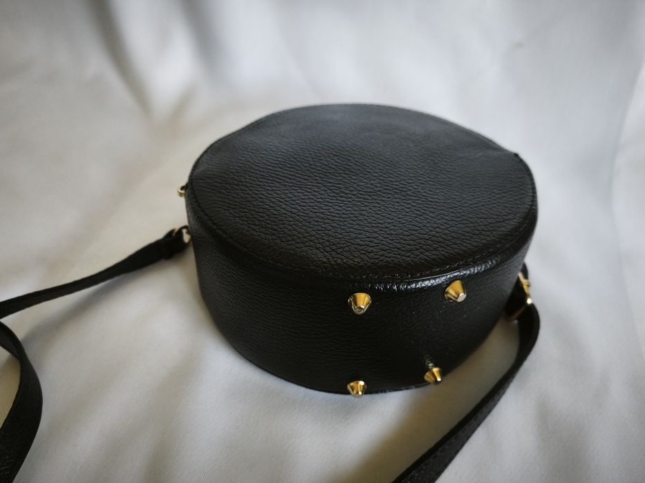 Малка кръгла чанта