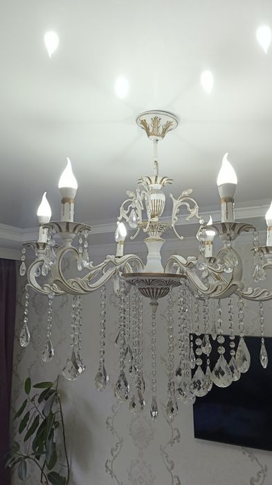 Люстра в хорошем состоянии
