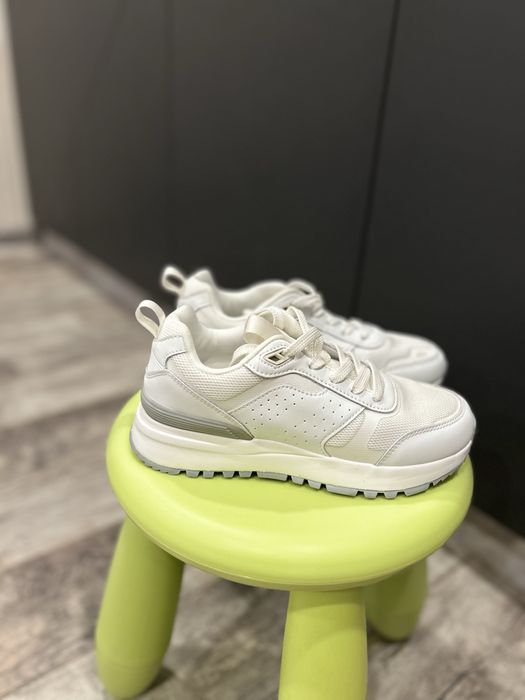 Продам кросовки женские новый