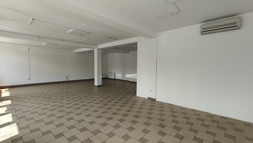 Inchiriez 120 m², vad comercial foarte bun si parcare, 800 €, A Saguna