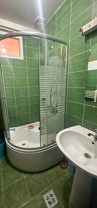 Inchiriez apartament decomandat doua camere Str.Henri Coanda