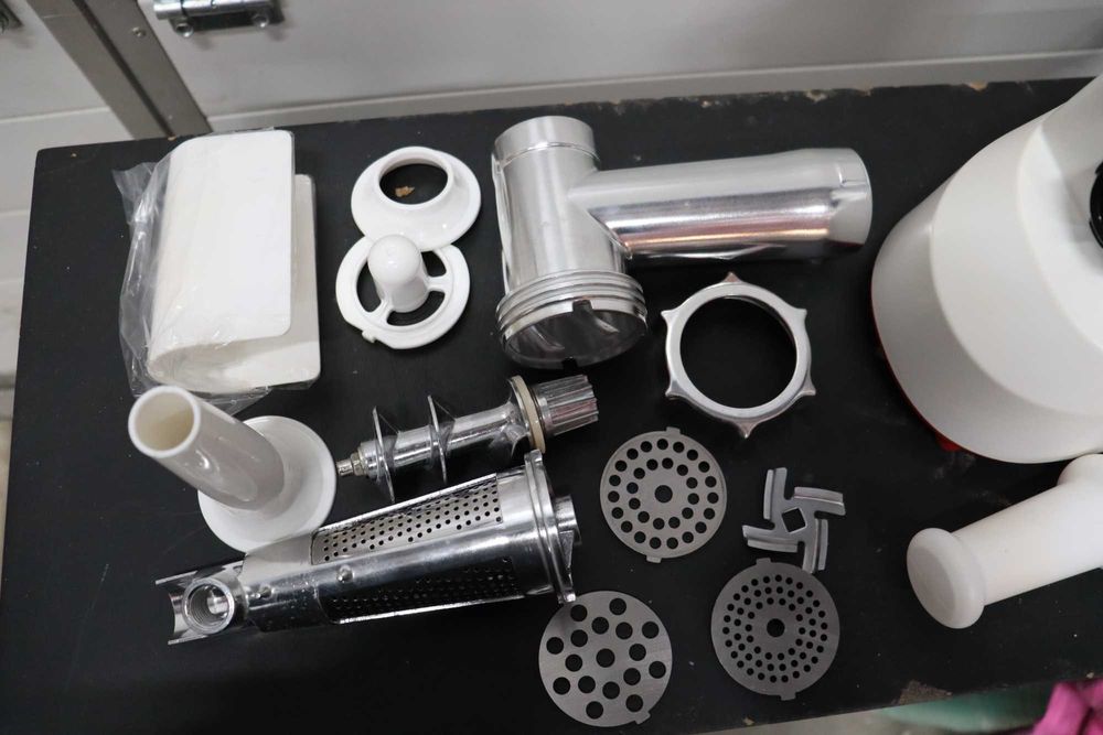 Beper Mash P102ROB200  месомелачка и доматомелачка, 1200W, аксесоари