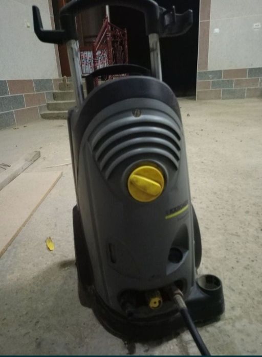 Профессиональный Карчер срочно сотилади