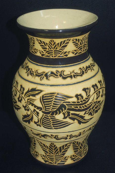 Винтидж Гравирани Керамични Вази VIETNAM DONA Artexport Saigon