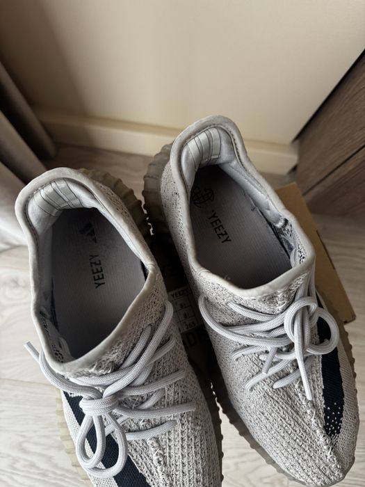 Yeezy 350 v2 42 2/3