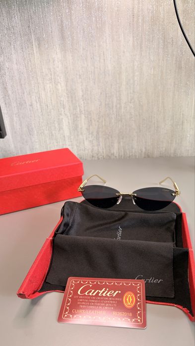 Clash de Cartier тип “cat-eye”