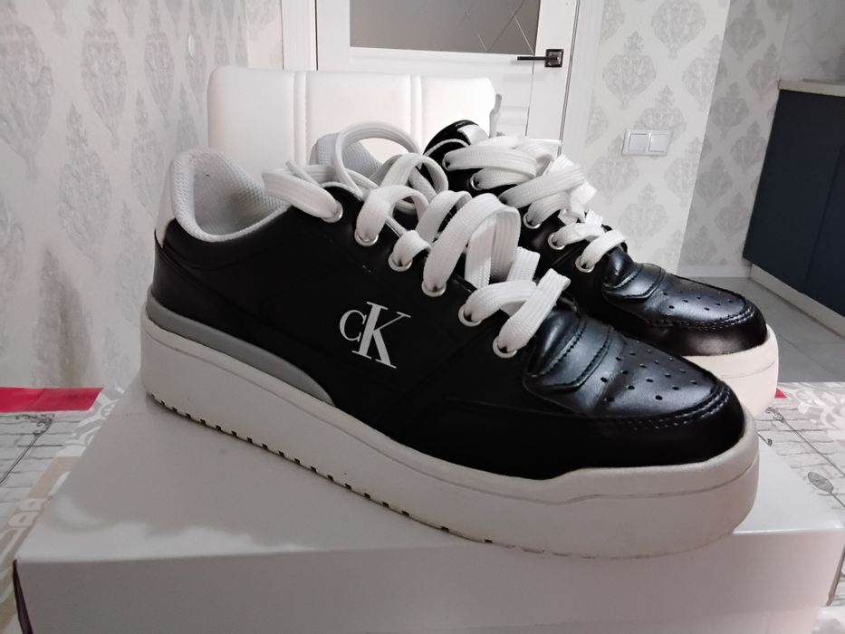 Продам кроссовки Calvin Klein Jeans