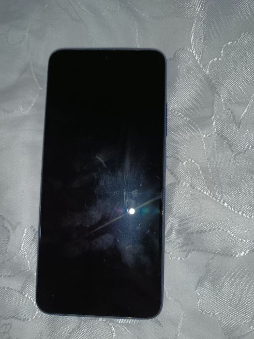 Redmi Note 11 Joyi: 64talik.  Holati : Ideal   Karobka dakumentli: 1 400 000 so’m