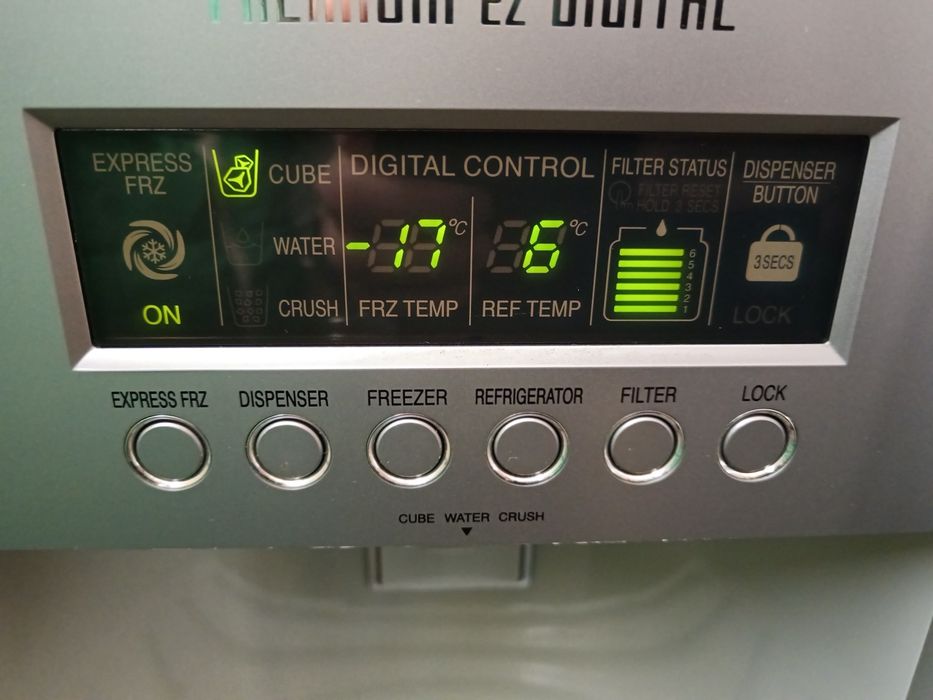 Frigider Side by Side LG, dozator apa, cuburi de gheata