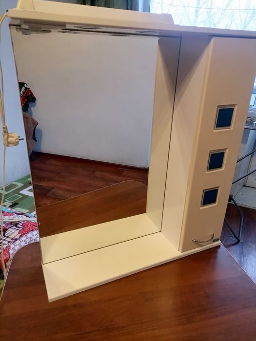 Зеркало-шкаф в ванную