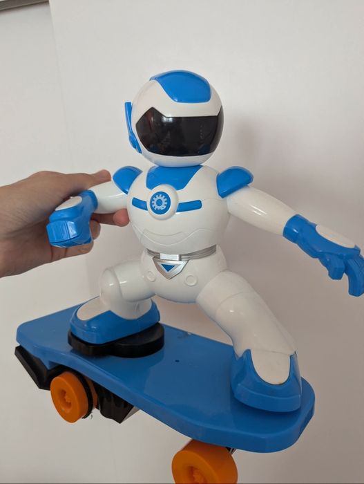 Robotel cu telecomanda