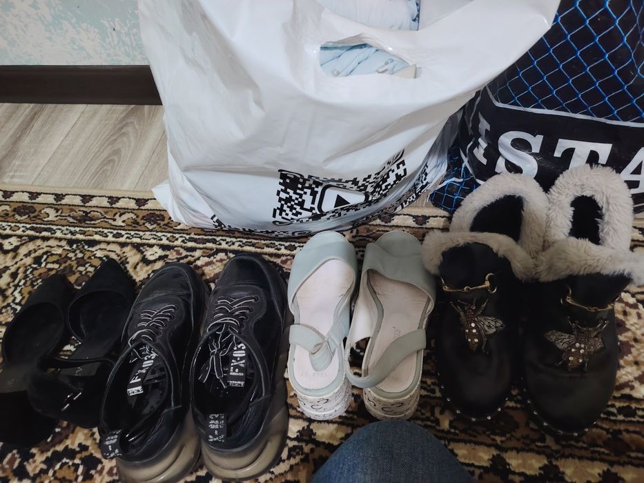 Tekinga kiyimlari oyoq kiyim beriladi