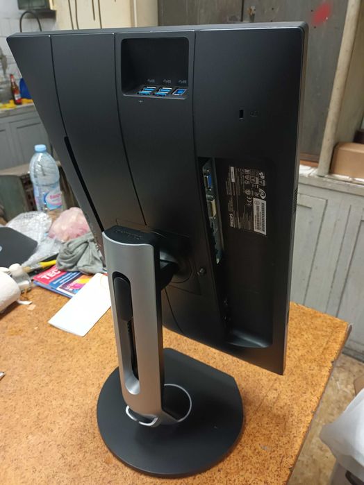 Продавам монитор PHILIPS 24 инча