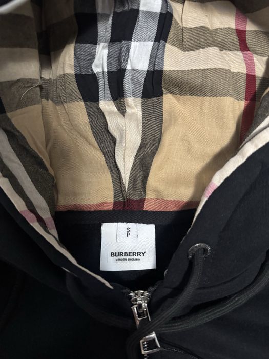 Bluza Burberry cu eticheta