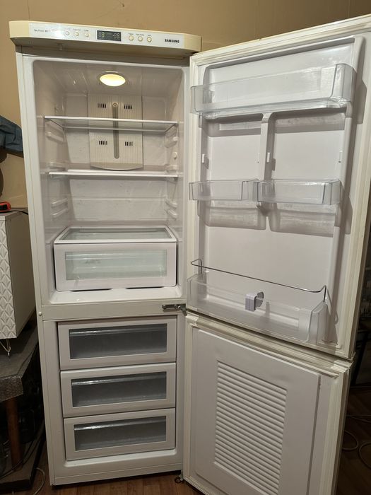 Продам Холодильник и стиралка Samsung