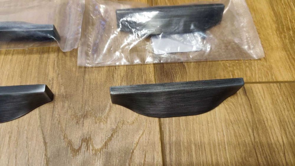 Мебелен обков - закачалки и дръжки на 1/3 от цената