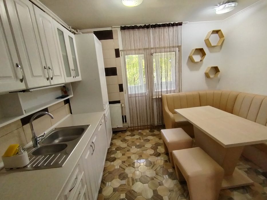 Inchiriez ap 2 camere Gavana 3  vizavi de parc lumina