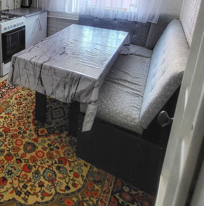 Срочно кухонный уголок