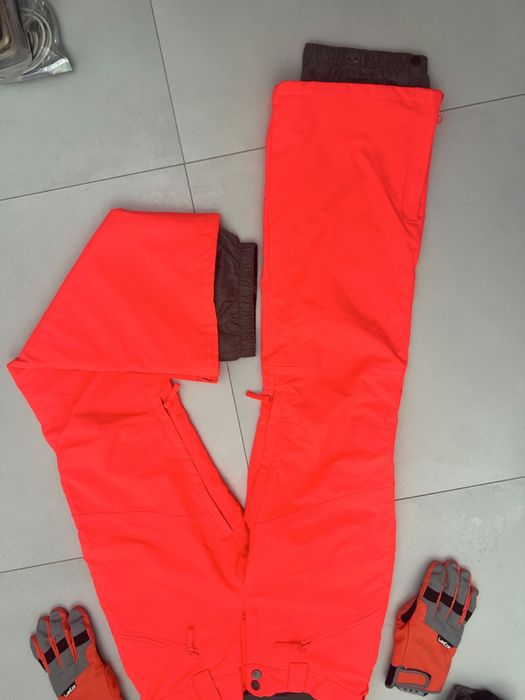 Vand costum sky plus manusi pentru femei