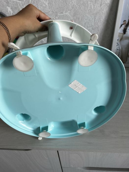 продам сидушку для купание малышам