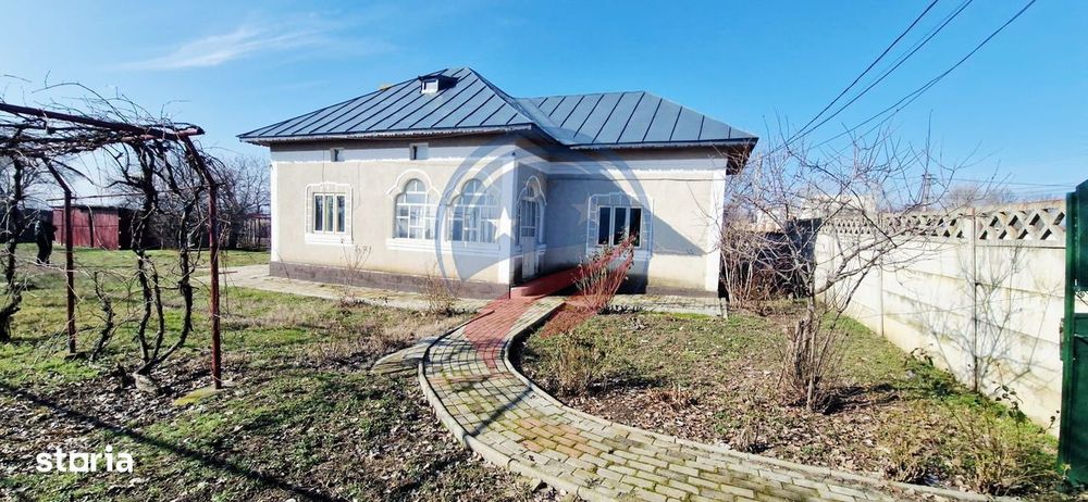 Casa Bradesti  teren  intravilan 7952 mp  deschidere 33 m la DE 70