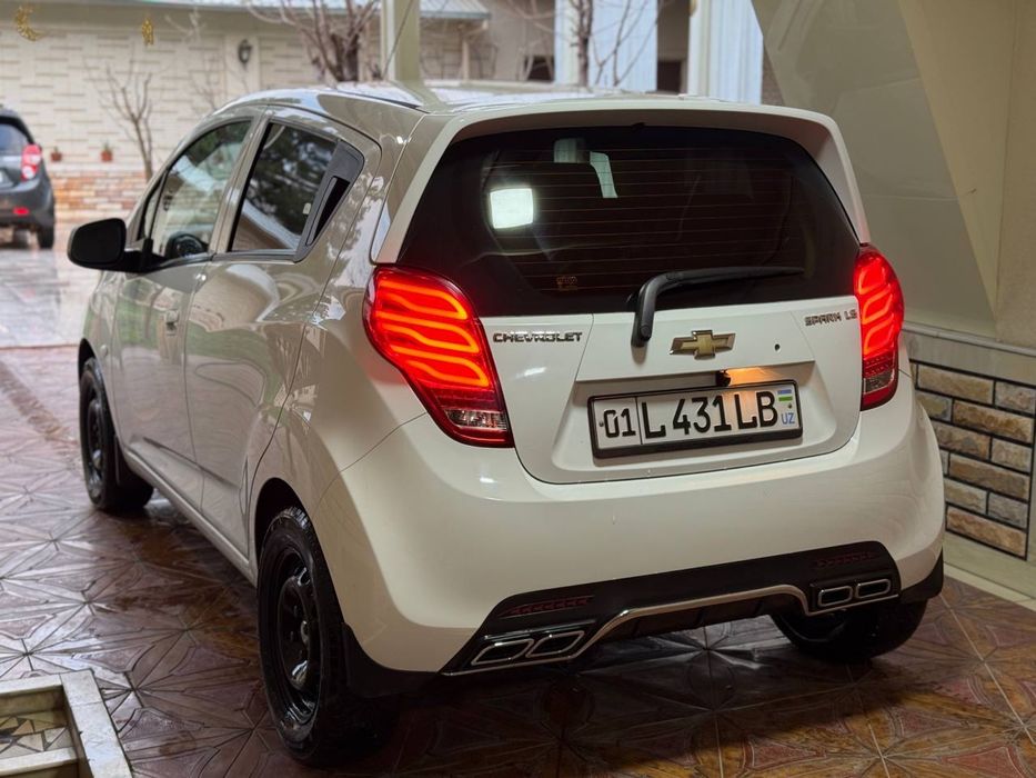 Spark Sotiladi 2015 yil Kraska Top Tozza