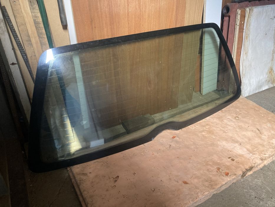 Продам стекло на багажник пассат б3 универсал