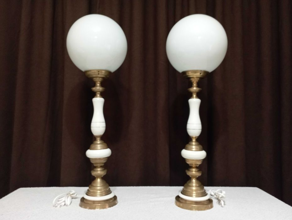 Големи старинни порцеланови лампи с абажури