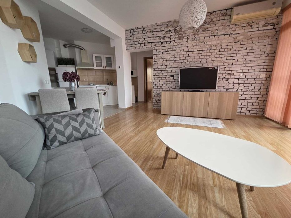 Тристаен под наем