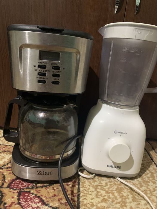 Vand cafetiera  Zilan si  Blender Philips  folosite si functionale