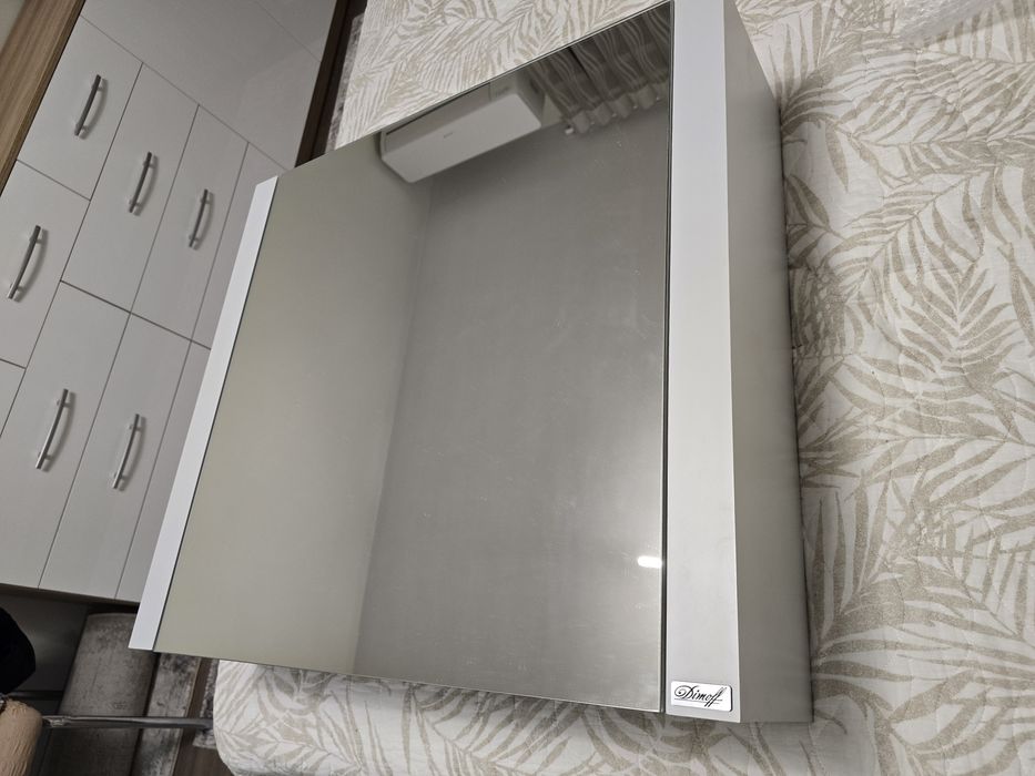 Шкаф за баня с огледало